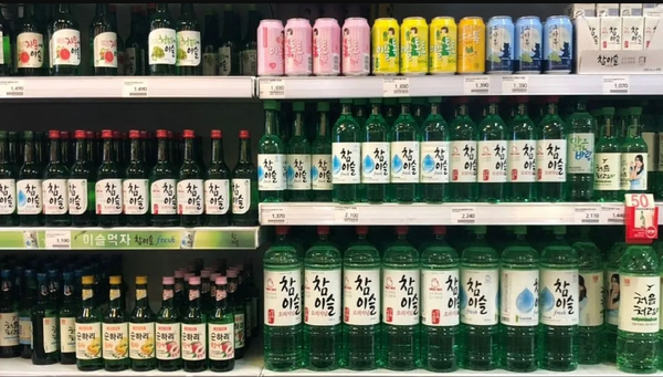 Korea’s most famous alcoholic beverage, "SOJU"